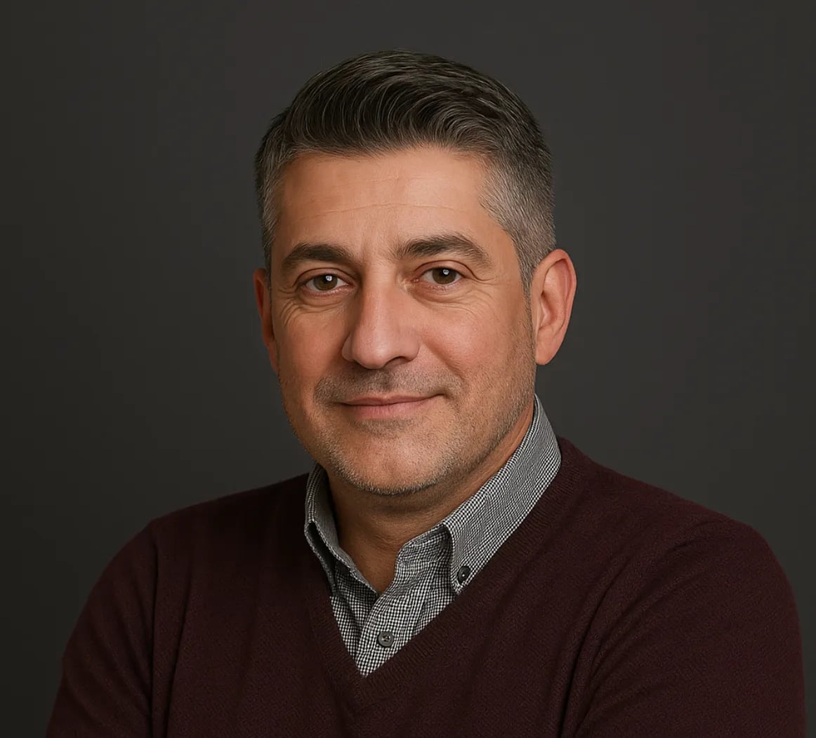 Portrait of Nikos Melas, Electrical and Mechanical Engineer at Tholos Construction